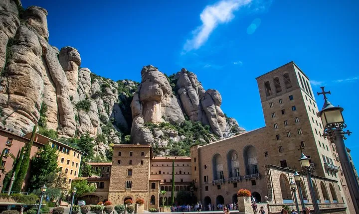 Montserrat & Winery Visit Tour with Traditional Farmhouse Lunch