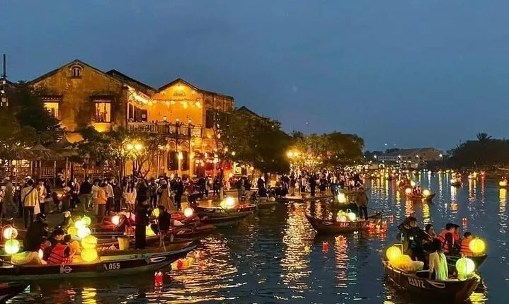 Hoi An Night Market with Hoi an walking Tour , Colourful Lanterns, Boat Ride