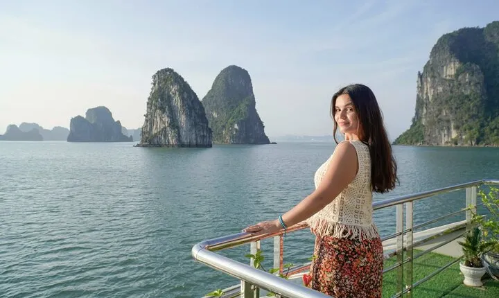 Halong Bay Day Tour with Expressway,Cave,Island,Beach from Hanoi
