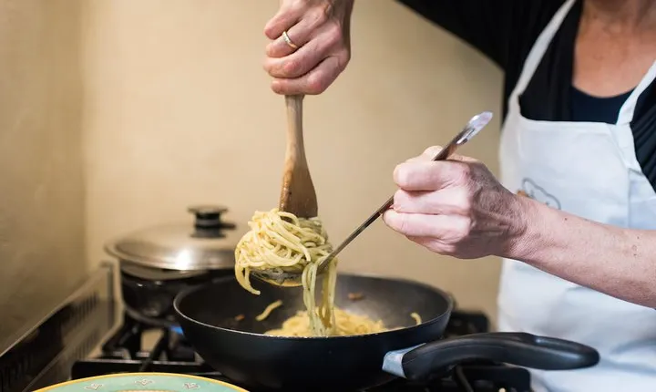 Market tour and lunch or dinner at a local's home in Pavia