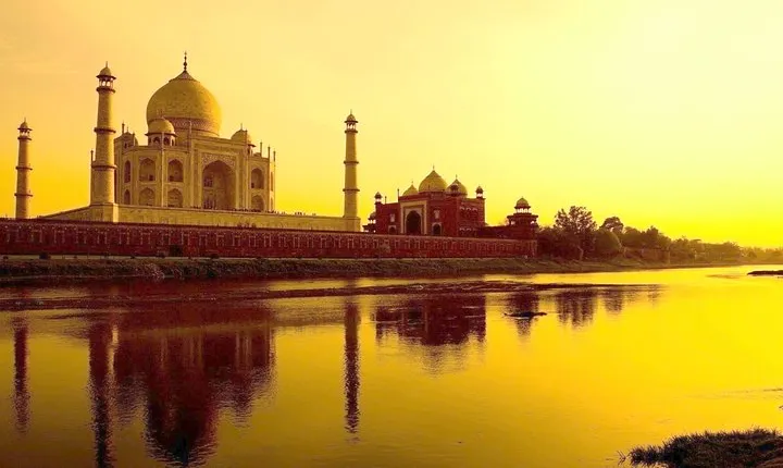 Taj Mahal Sunrise Private Tour from Delhi by Car
