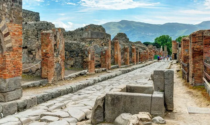 8 Hour Day Tour to Pompeii and Sorrento from Rome