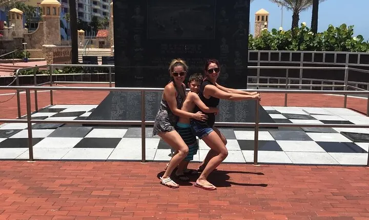 Scavenger Hunt Adventure in Dowtown Las Vegas