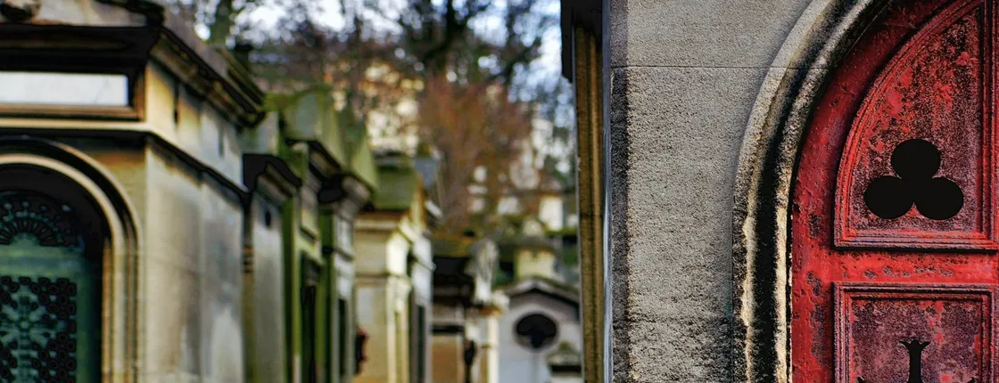Guided tour of famous graves at Père Lachaise