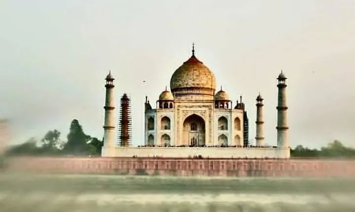 A splendid Day Trip of Tazmahal And Agra fort