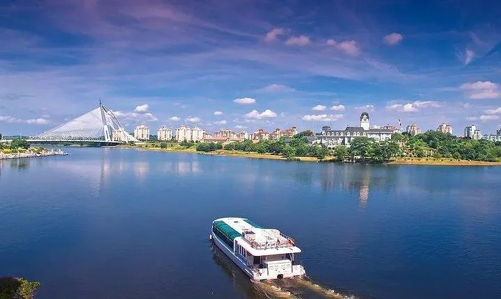 3 in 1 Tour: Putrajaya and KL City Tour and "Malaysia Cultural Show with Dinner"