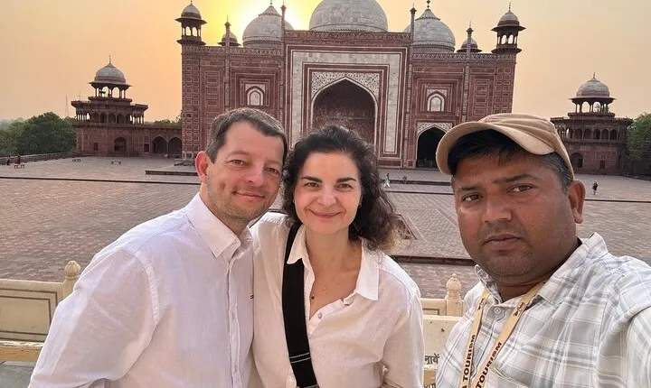Taj with mausoleum and Agra fort visits : Choose Your Option