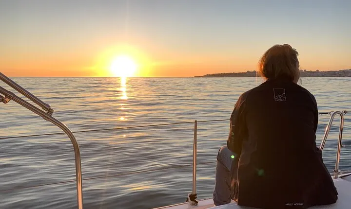 Cascais Sunset Private 2h Cruise with a drink