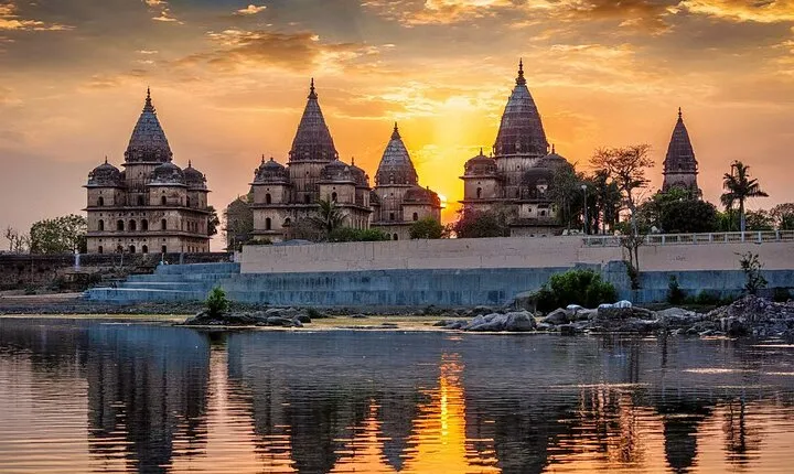  Private Car and Train Tour from Delhi to Varanasi for 10 Days