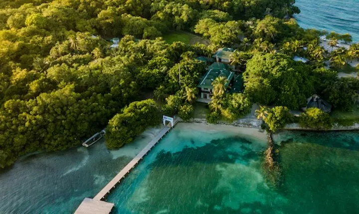 Explore the Rosario Islands: Cartagena Boat Tour with 5 Key Stops