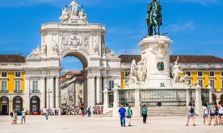 Lisbon to Algarve One Way Trip Up to 4 Stops