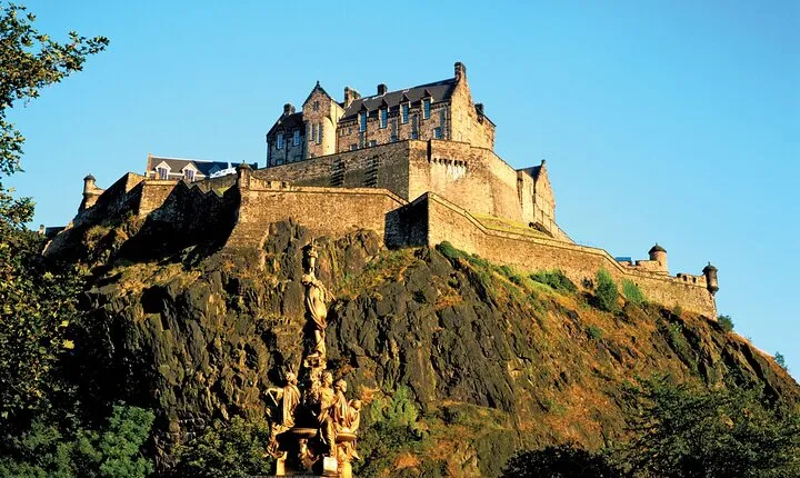Guided Walking Tour of Edinburgh's Old Town and Castle Entry