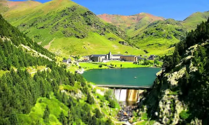 Pyrenees Private Tour from Barcelona with Easy Hike & Cogwheel Train