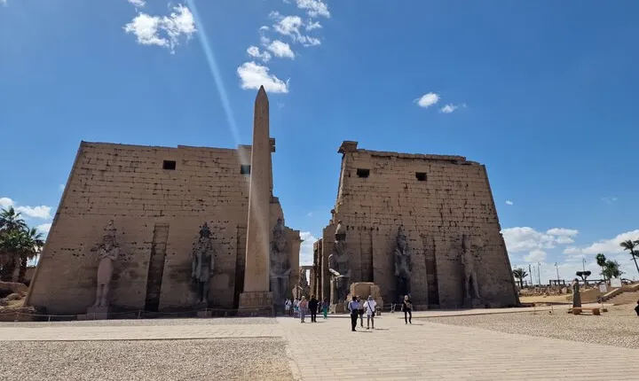 Private Full Day Tour of Luxor West and East Bank Tombs & Temples