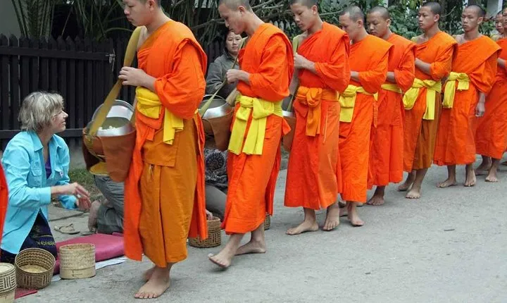 Monks Morning Almsgiving Tour – Traditional Food Offering