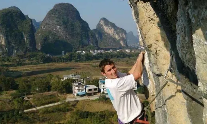 4-Hour Small Group Rock Climbing Tour in Yangshuo