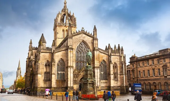 Ghosts of Edinburgh: Bloody Past Exploration Game and Tour