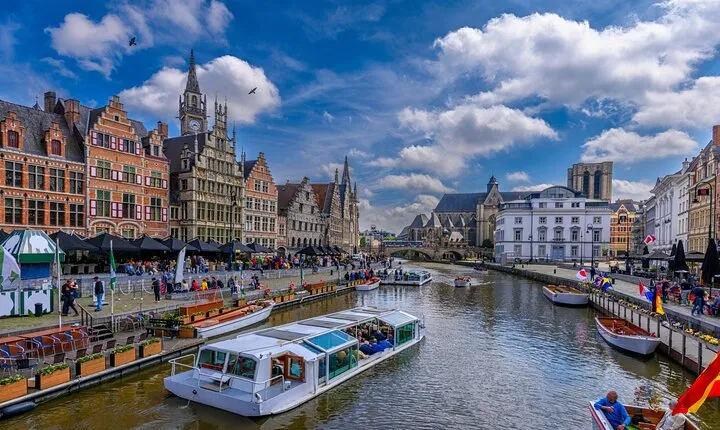 Brussels: Tour Bruges & Ghent with Cruise + Chocolatier Visit