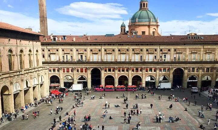 Private 10 hours tour to Bologna from Milan