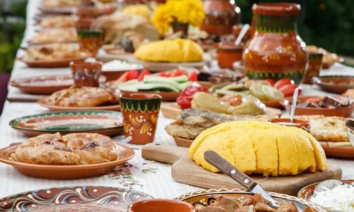 Immerse in Bucharest: Private Tour and Home-Cooked Delights