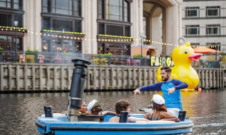 Hot Tub Boat Tour in London - London's most unique tour