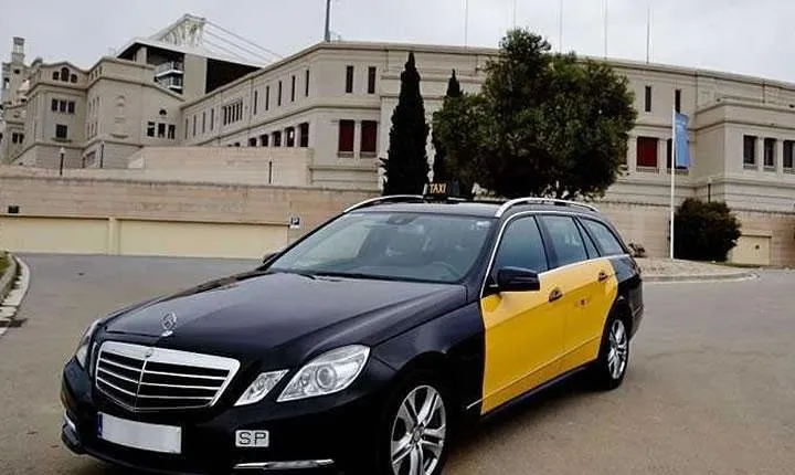 Private Arrival Transfer from El Prat Airport to Central Barcelona