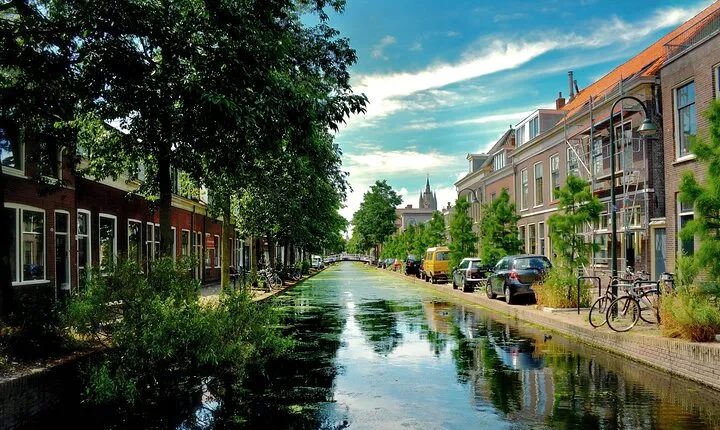 90 minutes Self Guided Walking Tour with puzzles in Delft