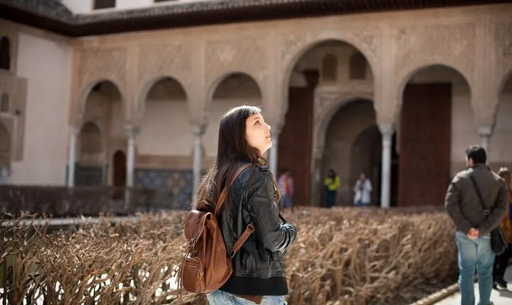 Alhambra Nasrid Palaces and Local Food Experience