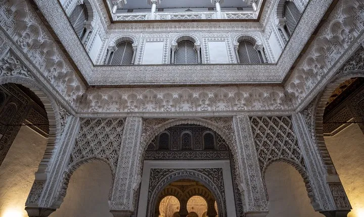 Tour in Alcazar with Entry Ticket