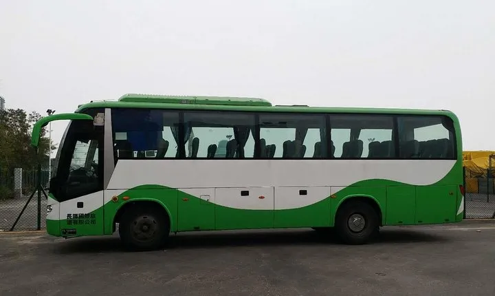 4-hour Service - 45-Seat Tour Bus