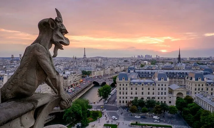 3 Hours Paris Private Vintage Car Tour with CDG Airport Transfers