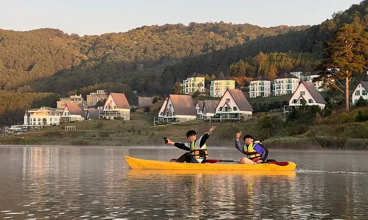 KAYAK/SUP IN DA LAT (1/2 day)