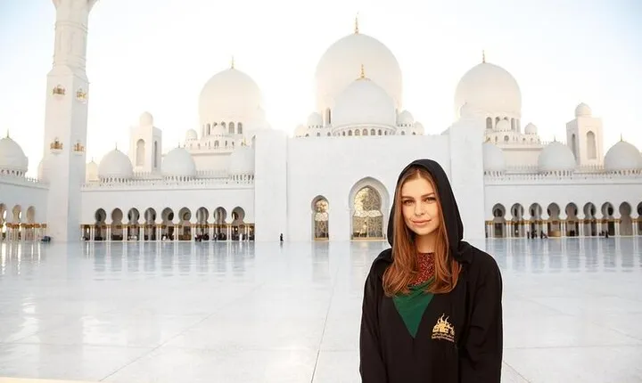 Louvre Museum and Sheikh Zayed Mosque Private Tour