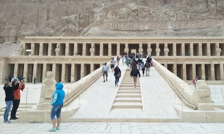 Luxor west bank guided private tour valley of the kings and Hatshepsut Temple
