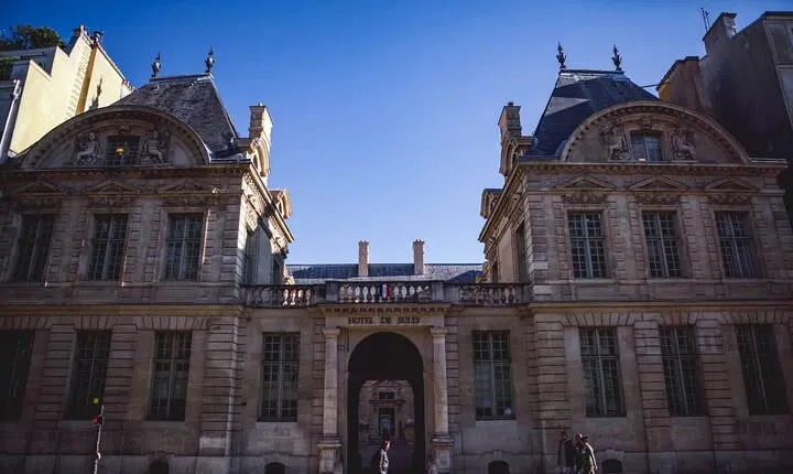 10 hours Paris city with Galeries Lafayette,Montparnasse,Marais and Moulin Rouge