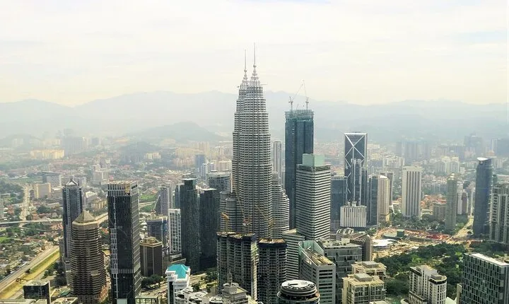 Have Fun at Bird Park & Aquaria Private Tour - Kuala Lumpur