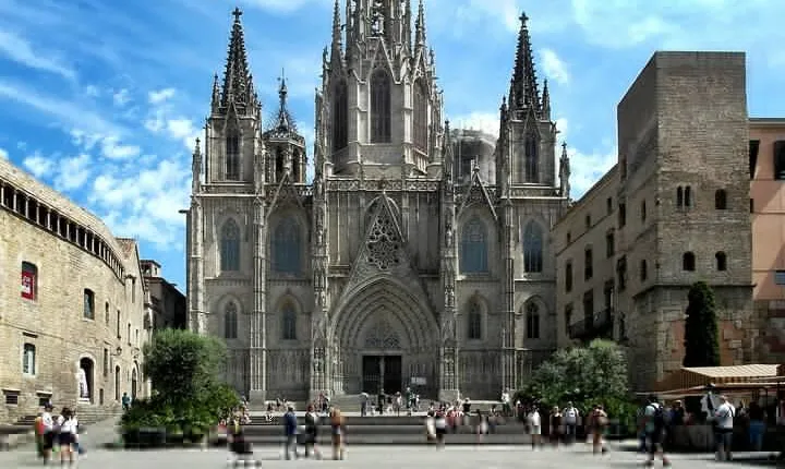 Walking tour of the Gothic Quarter of Barcelona with pintxos tasting