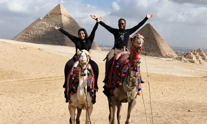 8-Hour Private Tour of the Pyramids, Egyptian Museum and Local Bazaar from Cairo