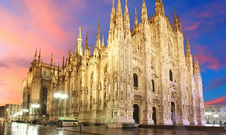 Skip-the-Line: Duomo Rooftop & La Scala Private Tour
