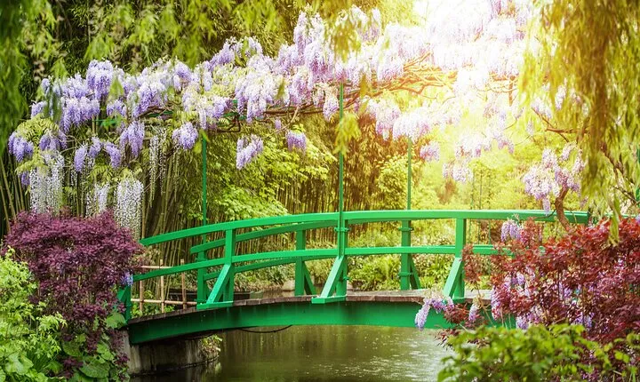 Giverny Monet’s House and Gardens Half Day Tour from Paris