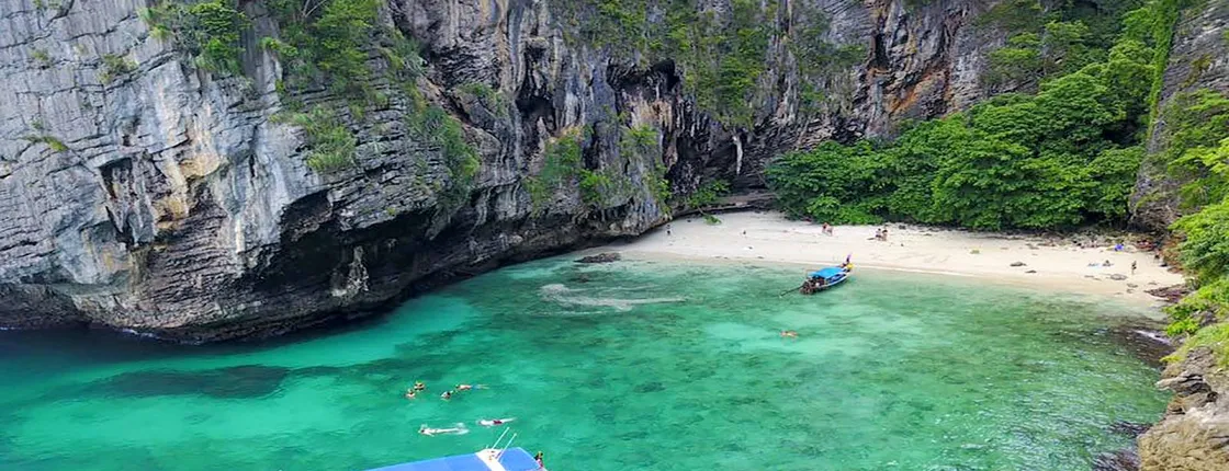 Phi Phi Island speedboat tour from Krabi with lunch