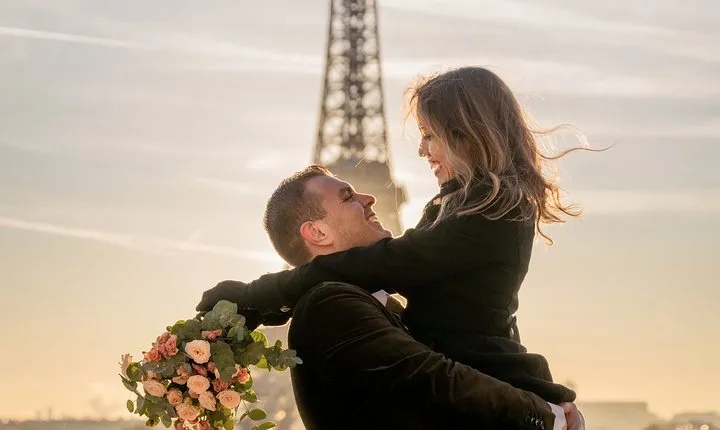 Private Guided Professional Photoshoot by the Eiffel Tower