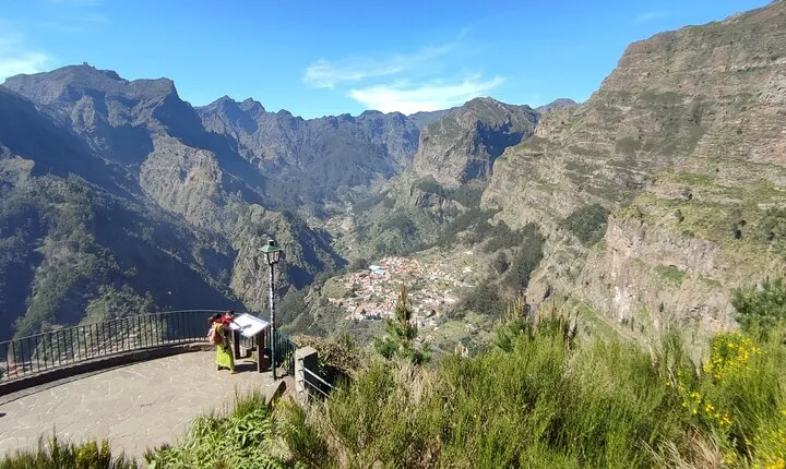 Tour to Nun's Valley, Pico dos Barcelos and Eira do Serrado