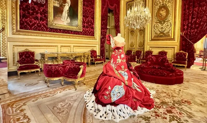 Louvre Fashion Exhibit Private Guided Tour with Priority Access