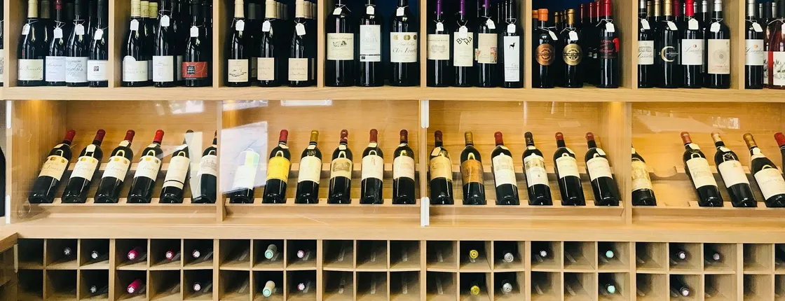 Traditional food tour in Bordeaux