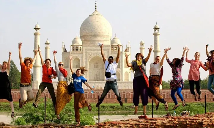 Day Trip To Taj Mahal from Delhi By Luxury Car with 5* Lunch
