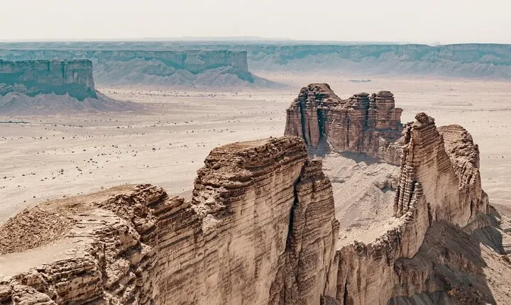 Day Trip to Edge of the World from Riyadh with Dinner