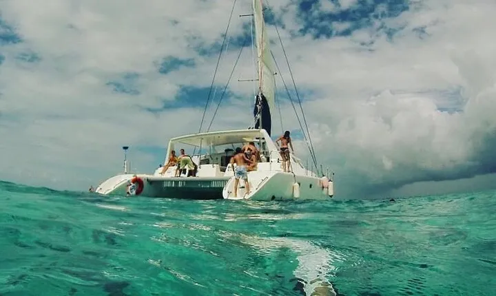 Roatan Catamaran Cruise Tour
