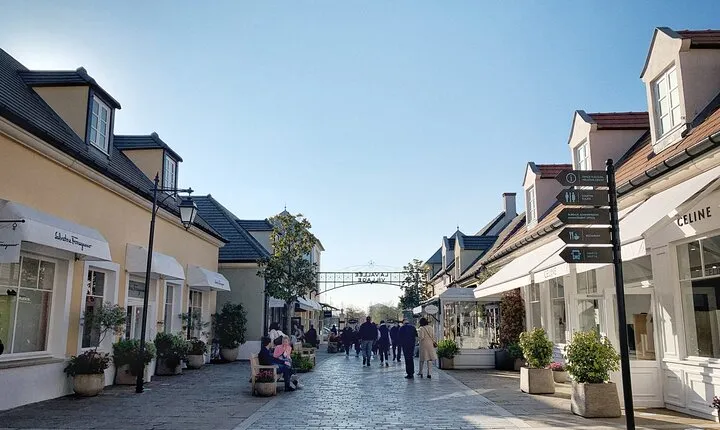 Private Photoshoot and shopping Tour 6 hours with Pick up and drop