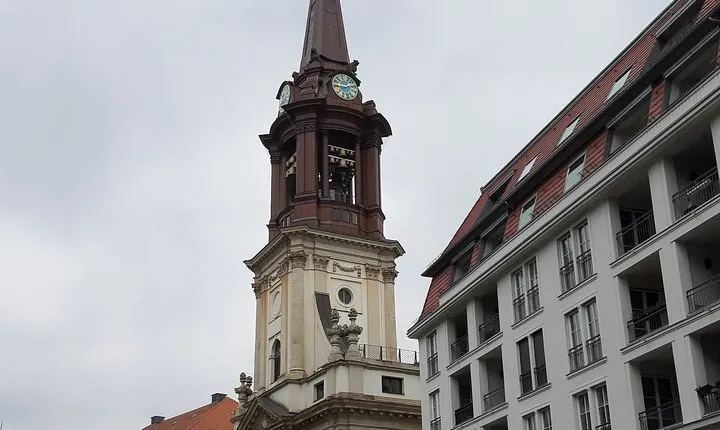 Private city tour through criminal Berlin